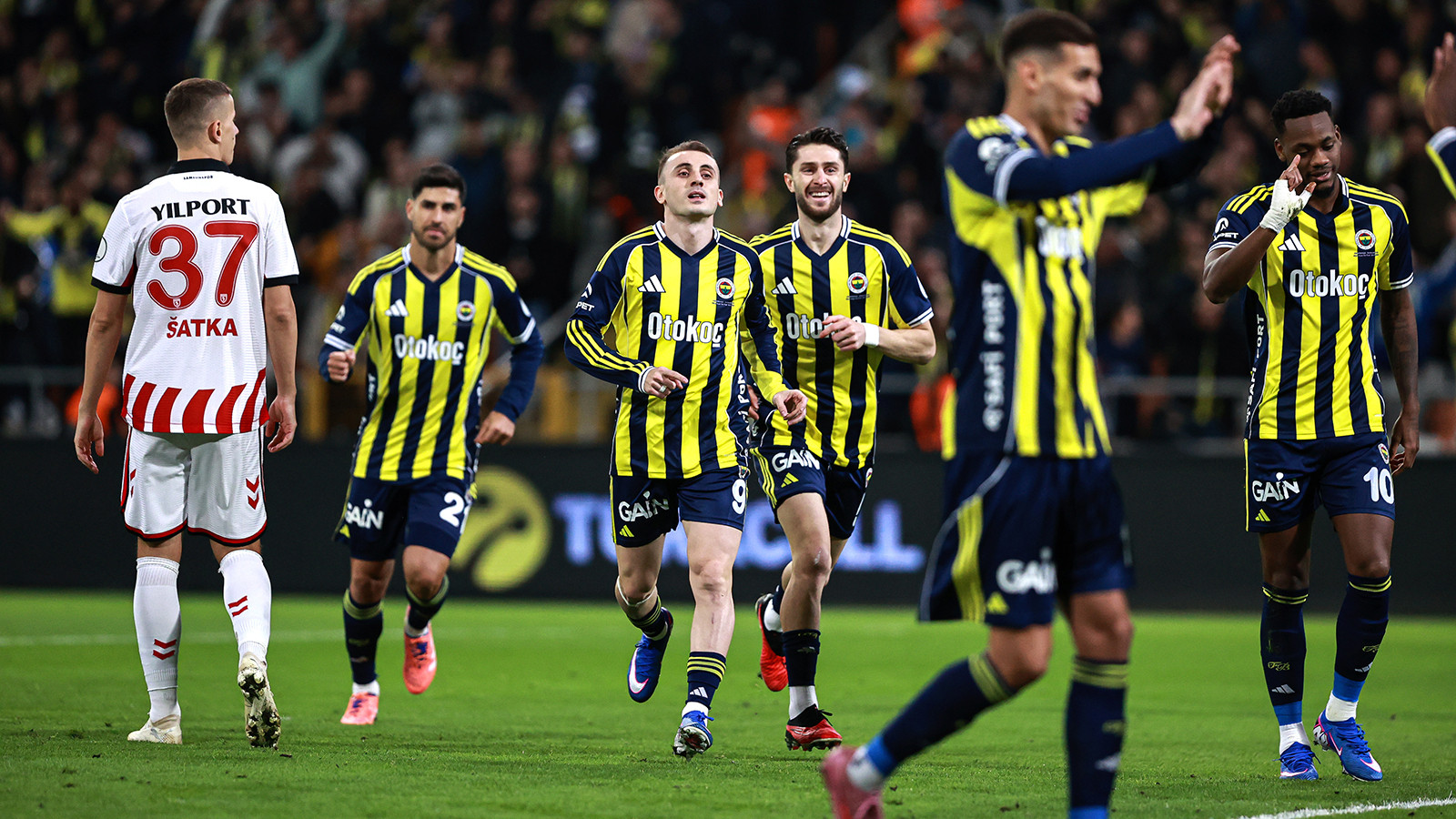 Fenerbahçe, Süper Kupa'da finale yükseldi