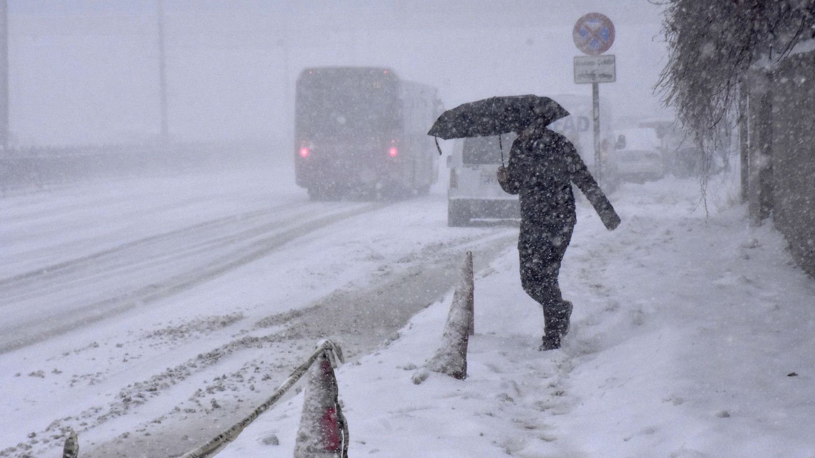 İstanbul'a kara kış geliyor: Sıcaklık 10 derece birden düşecek!
