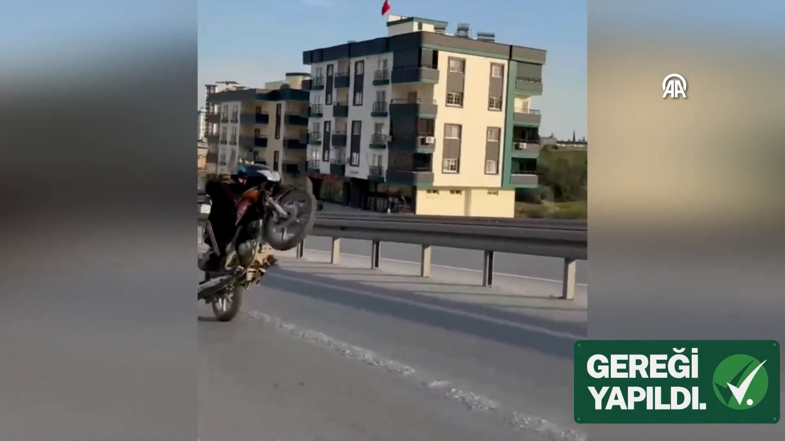 Jandarma açıkladı: Motosikletiyle akrobatik hareketlere 2 bin 719 lira ceza