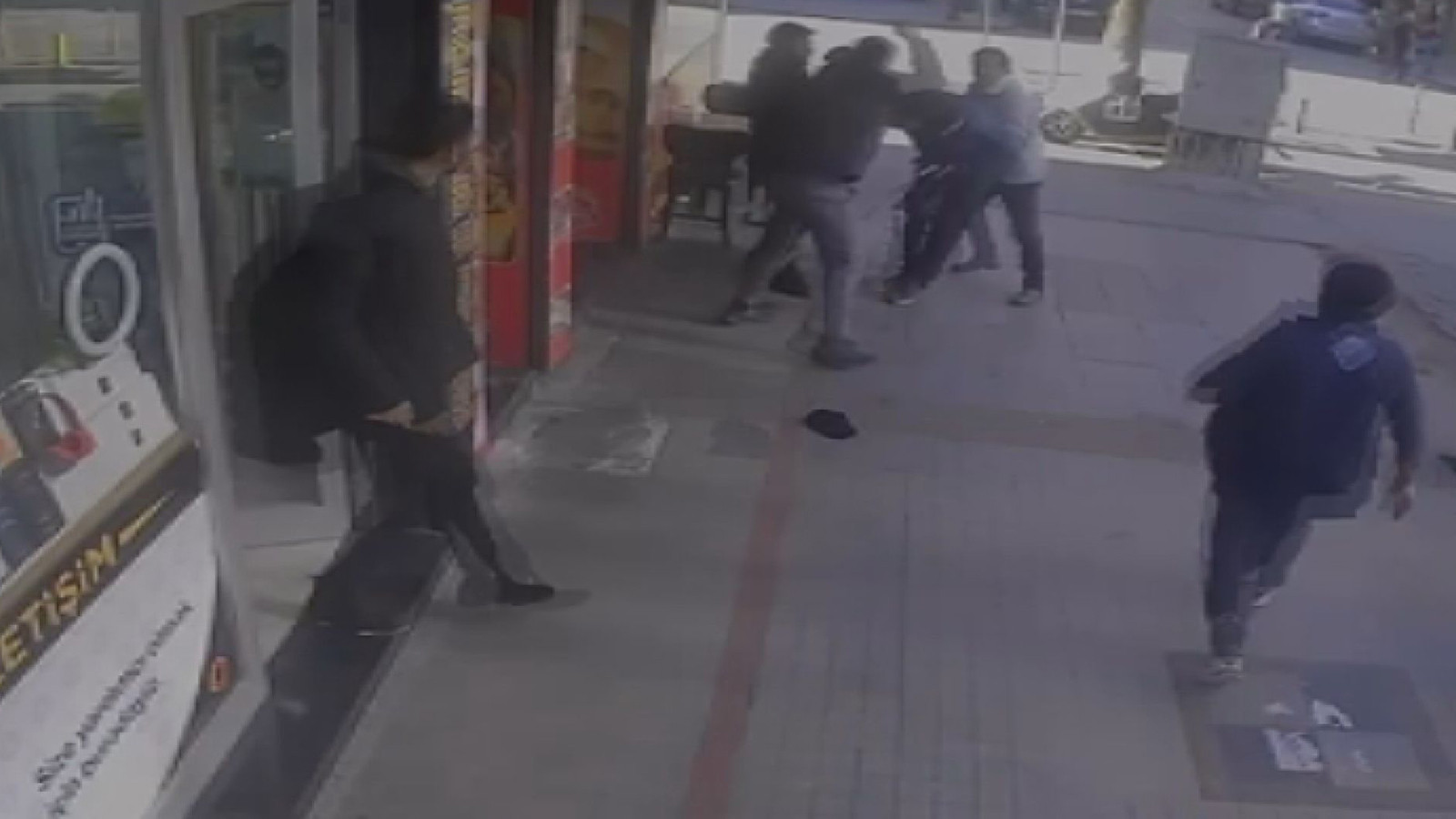 Oyuncak silahla soygun girişimi sonrası kavga!