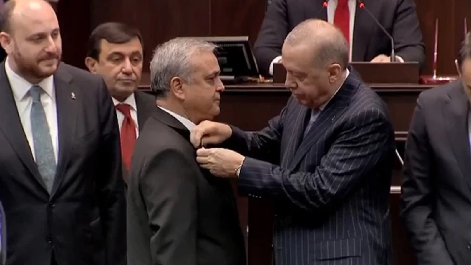 3 milletvekili AK Parti'ye katıldı!