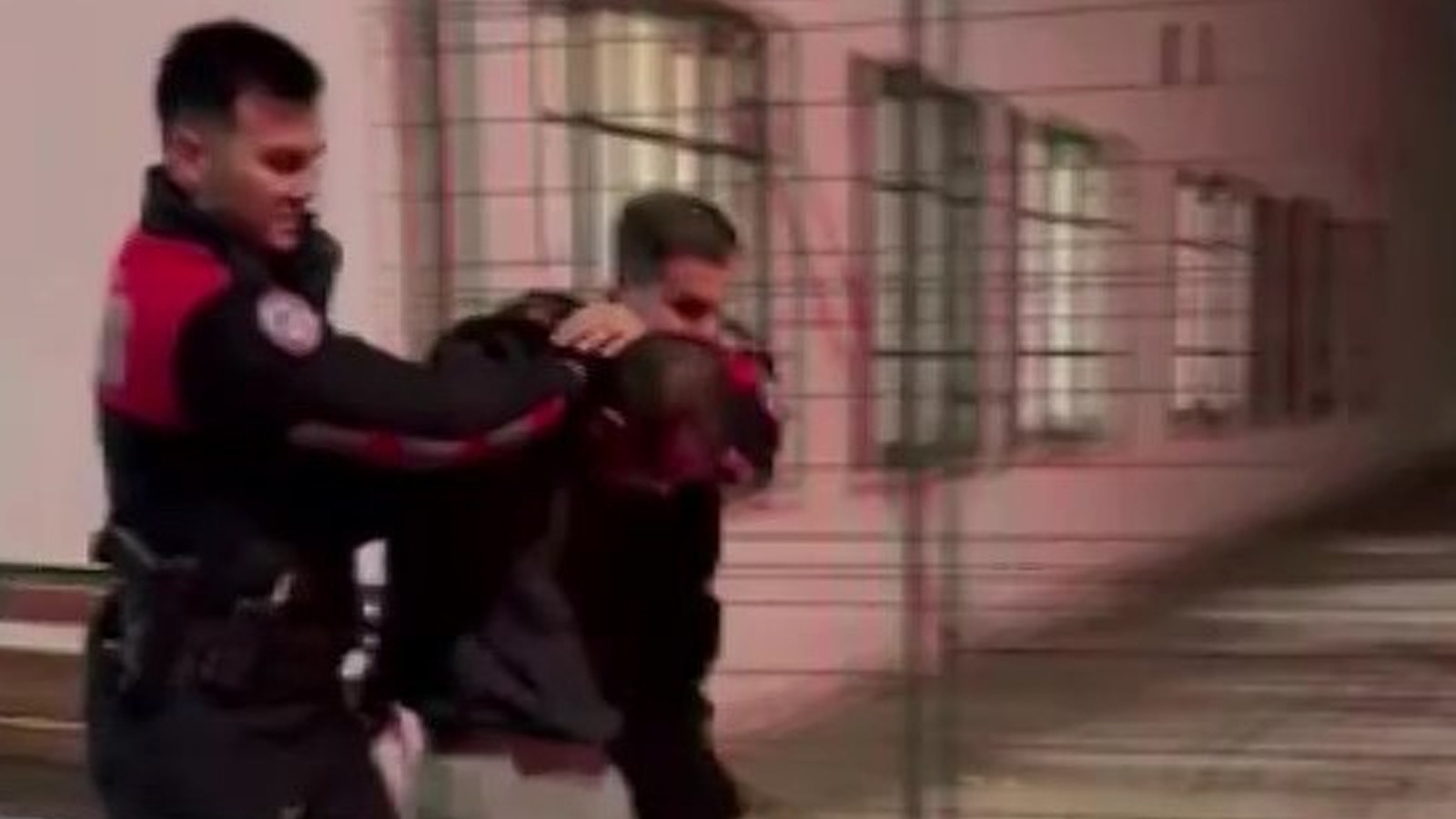 Adana'da tartıştığı arkadaşını tabancayla vurdu