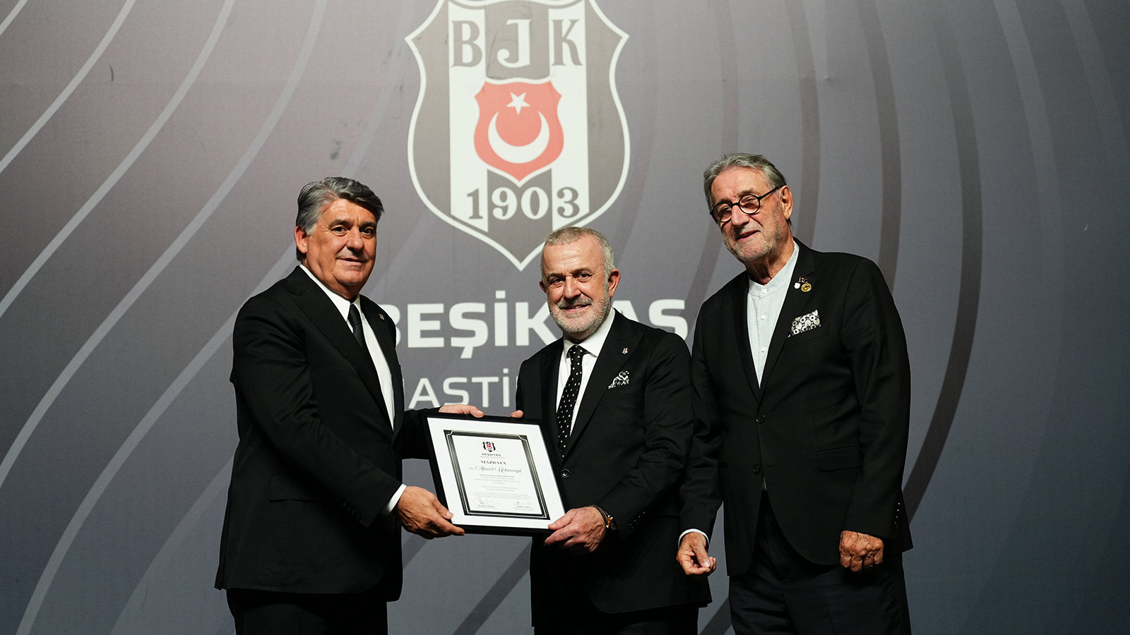 Beşiktaş Divan Kurulu Başkanı Ahmet Ürkmezgil ameliyat oldu