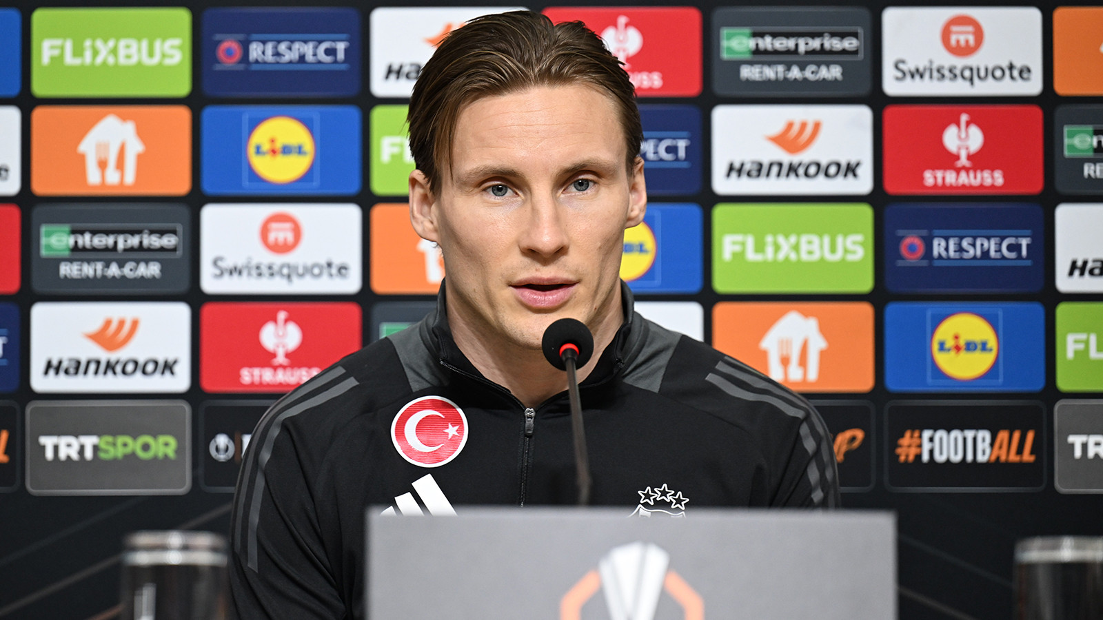 Beşiktaş, Jonas Svensson'a veda etti