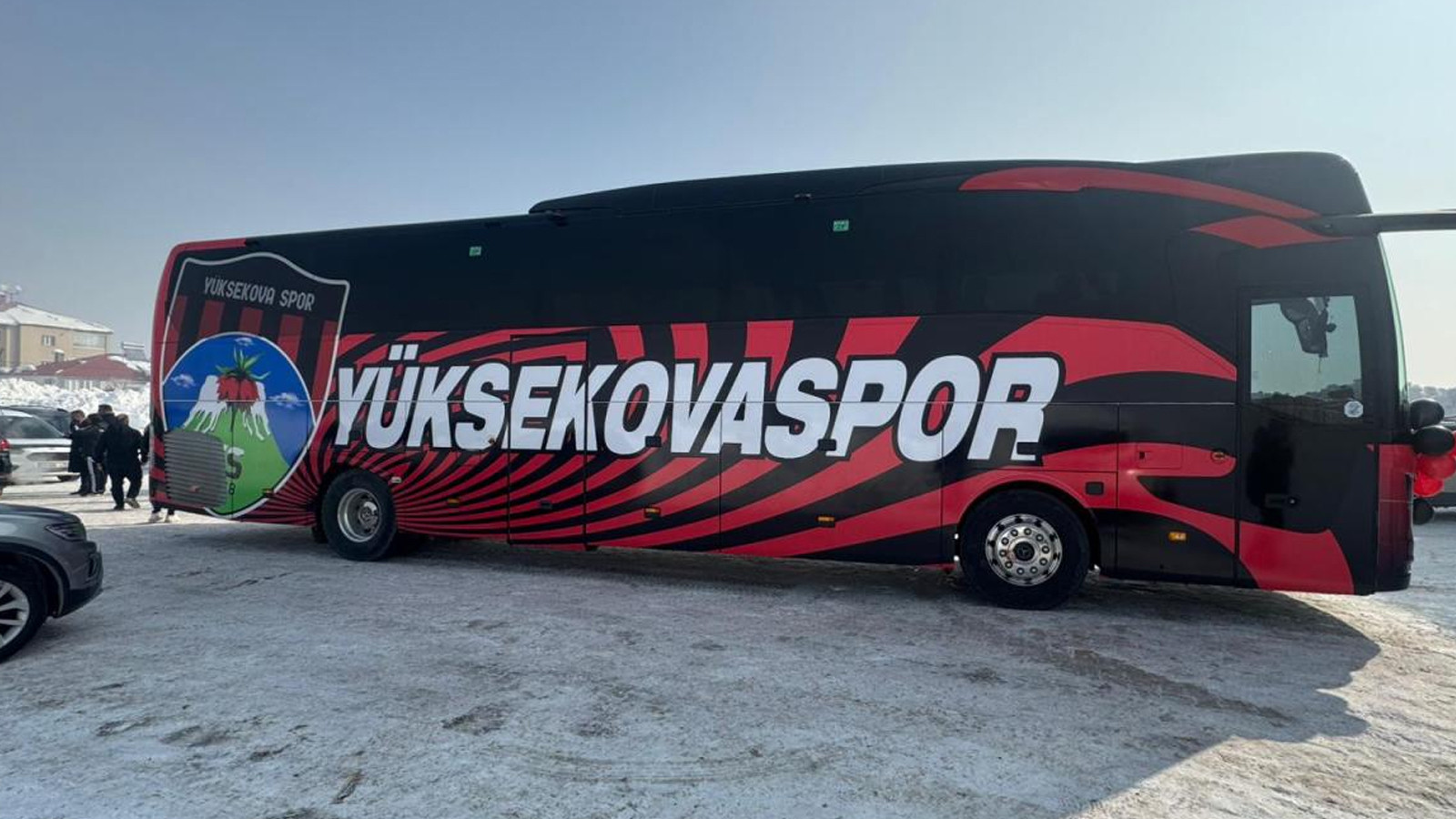 Cumhurbaşkanı Erdoğan, Kadın Futbol Takımı'na otobüs hediye etti