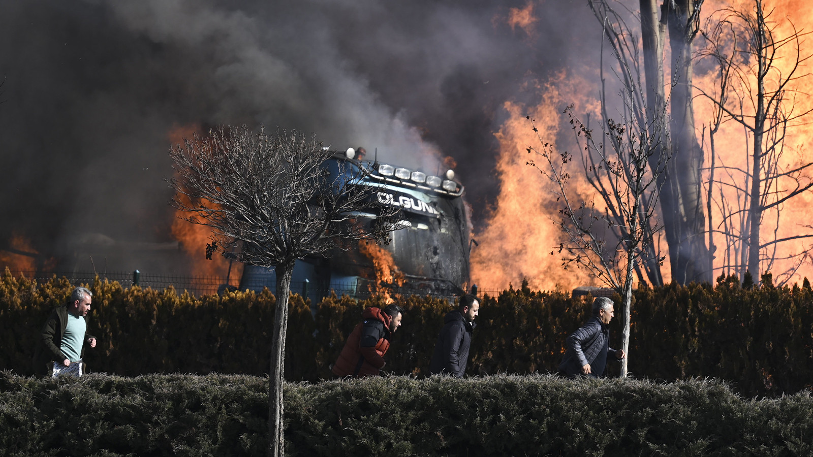 Emniyet otoparkında çıkan yangın söndürüldü