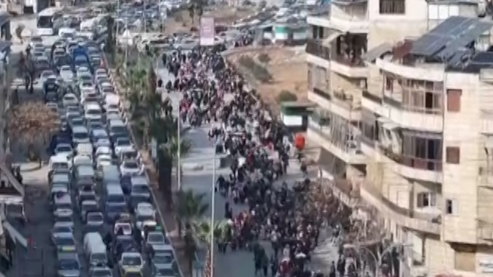 Halep'te iki mahalle tahliye ediliyor