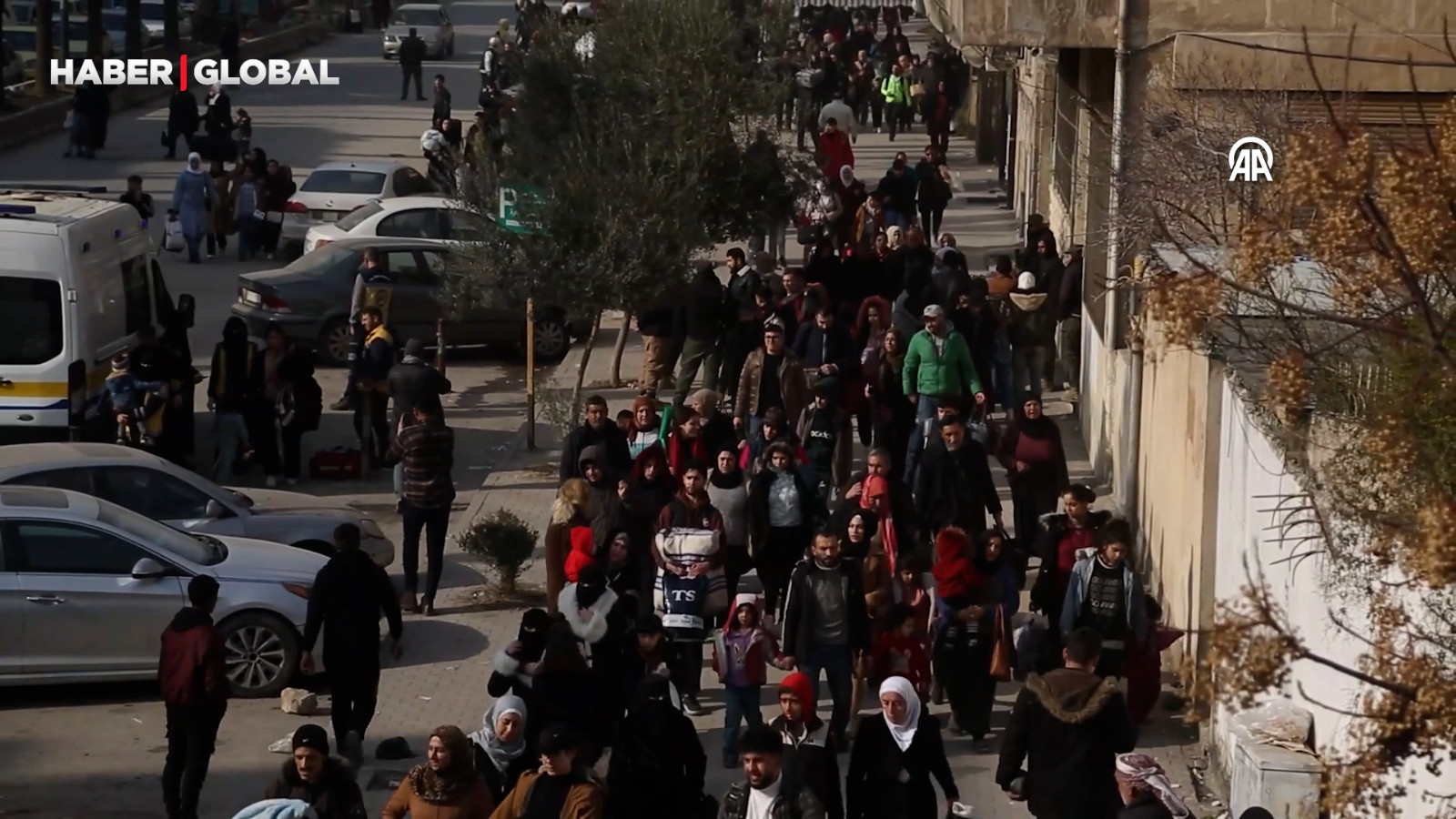 Halep’te PKK/YPG’nin başlattığı çatışmalar nedeniyle binlerce sivil güvenli bölgelere geçiyor 