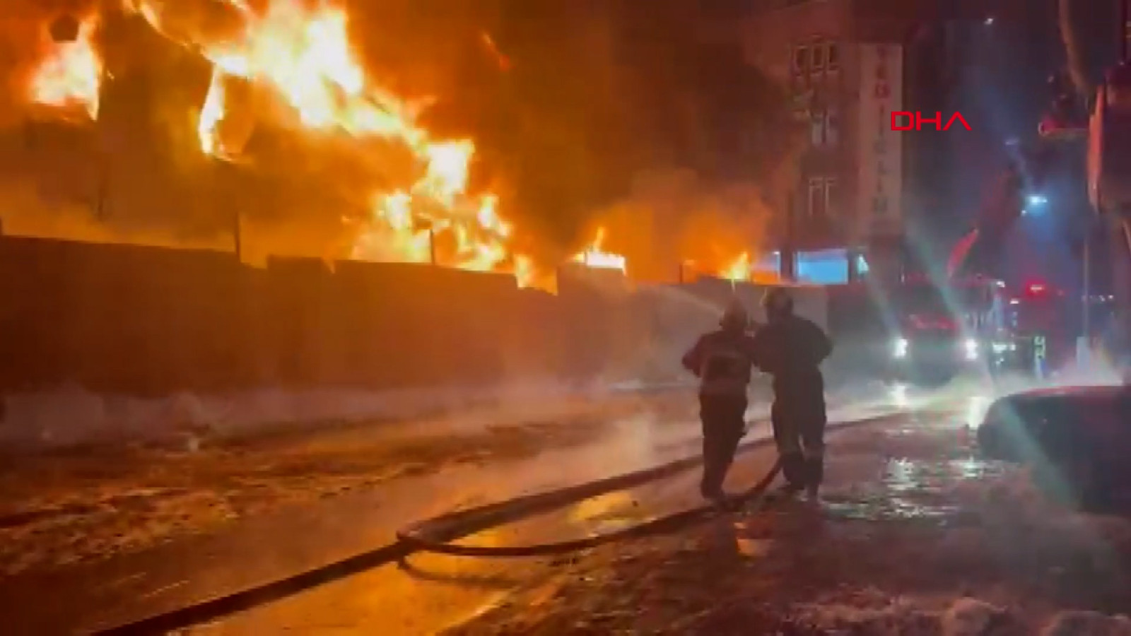 Malatya'da işçilerin kaldığı konteynerde yangın: 40 konteyner kullanılamaz hale geldi