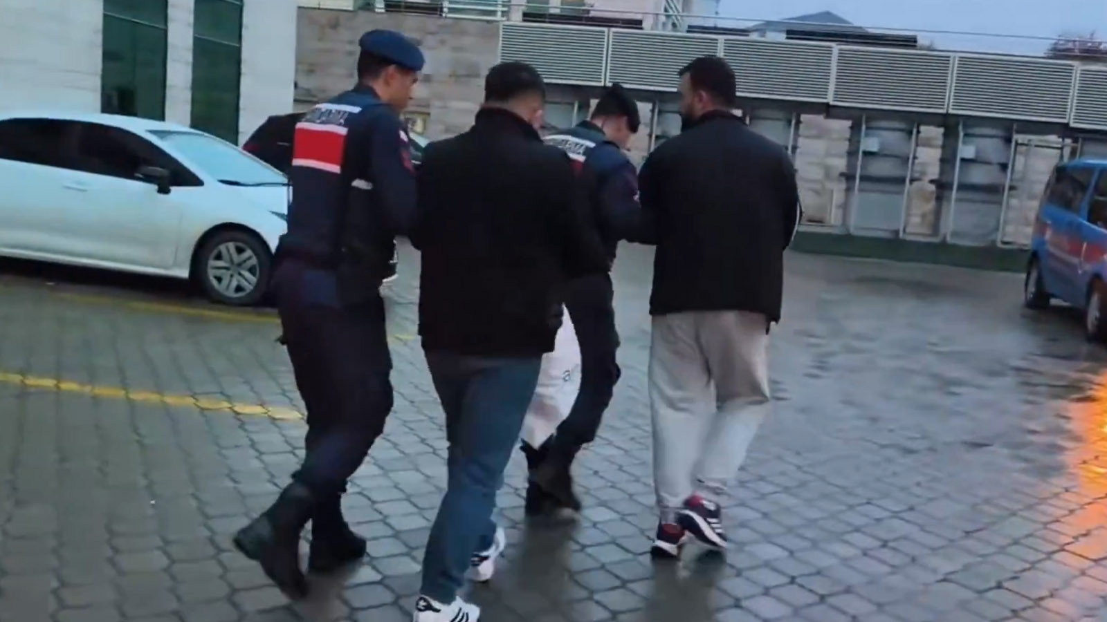 63 ilde zehir tacirlerine yönelik operasyon: 424 şüpheli yakalandı