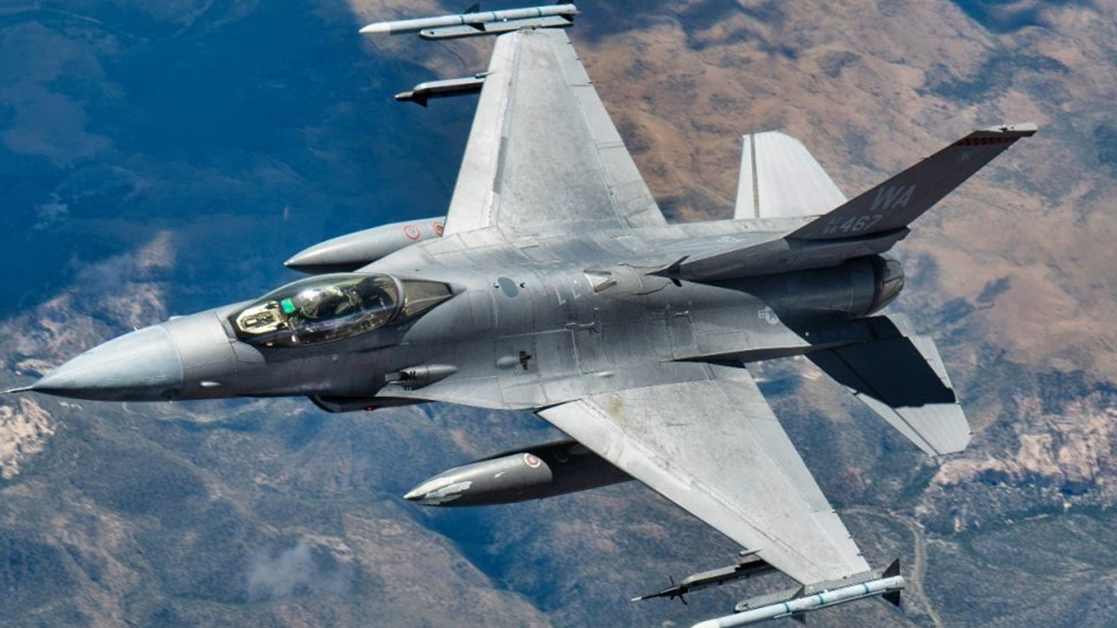 Tayvan'da F-16 savaş uçağı düştü