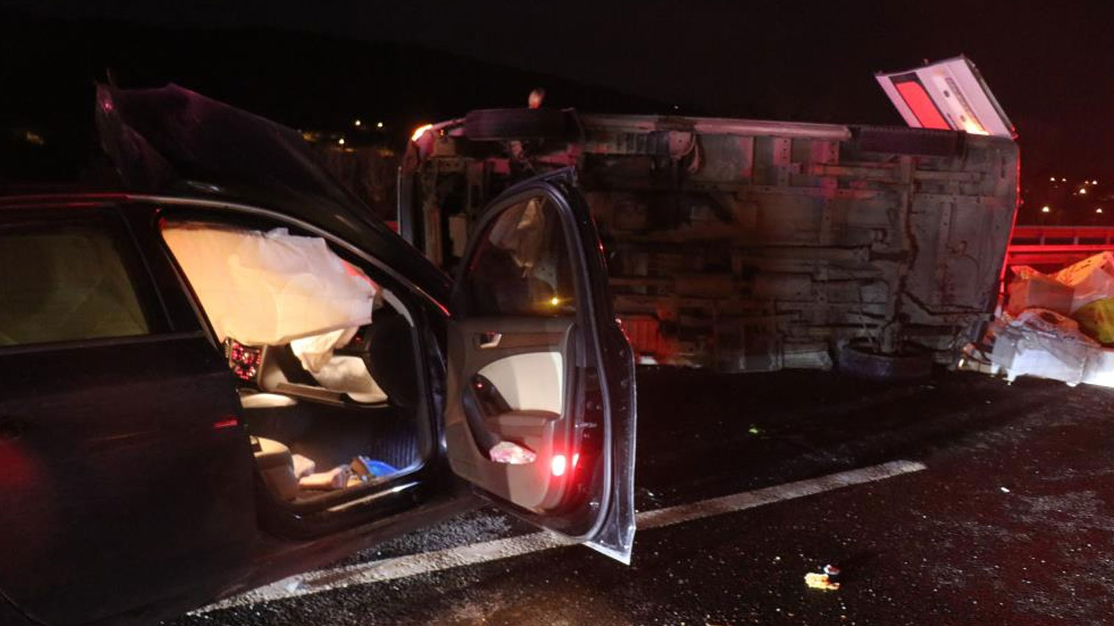 Anadolu Otoyolu'nda aynı istikamette giden otomobil ile minibüs çarpıştı: Ölü ve yaralılar var