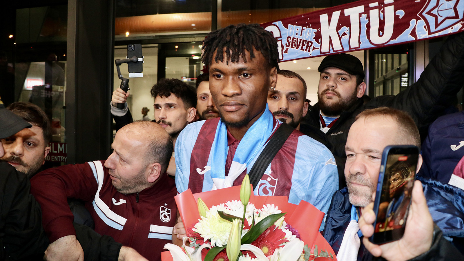 Chibuike Nwaiwu, Trabzonspor'un 201. yabancısı oldu