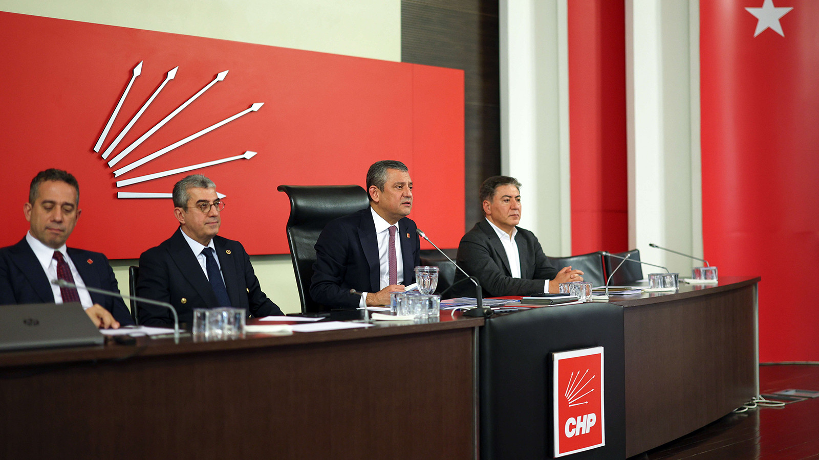 CHP'den "beyaz sayfa" sözü: Ana muhalefet partisi seçmenle normalleşme dönemine girdi