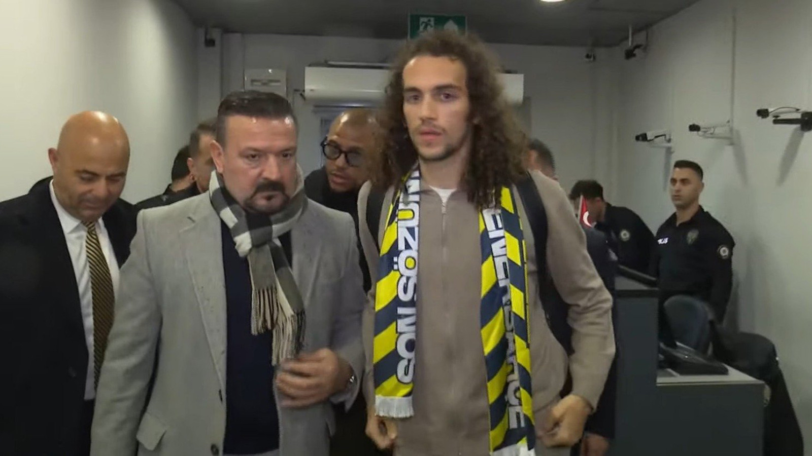 Fenerbahçe'nin yeni transferi Guendouzi, İstanbul'a geldi