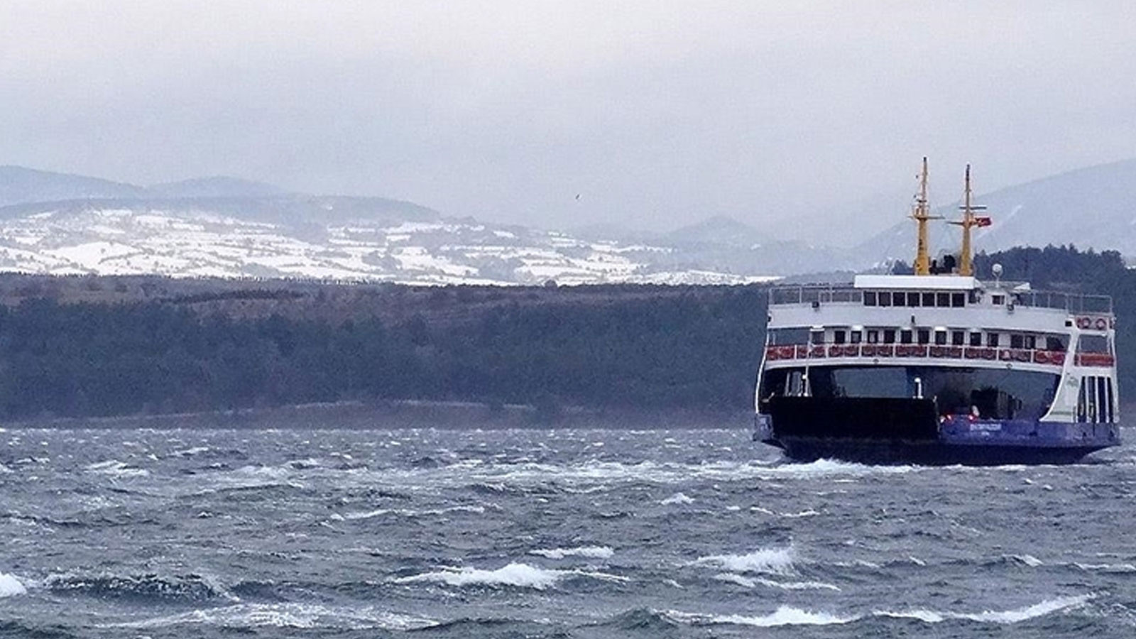 Gökçeada ve Bozcaada feribot seferleri fırtına engeli! Tüm seferler iptal