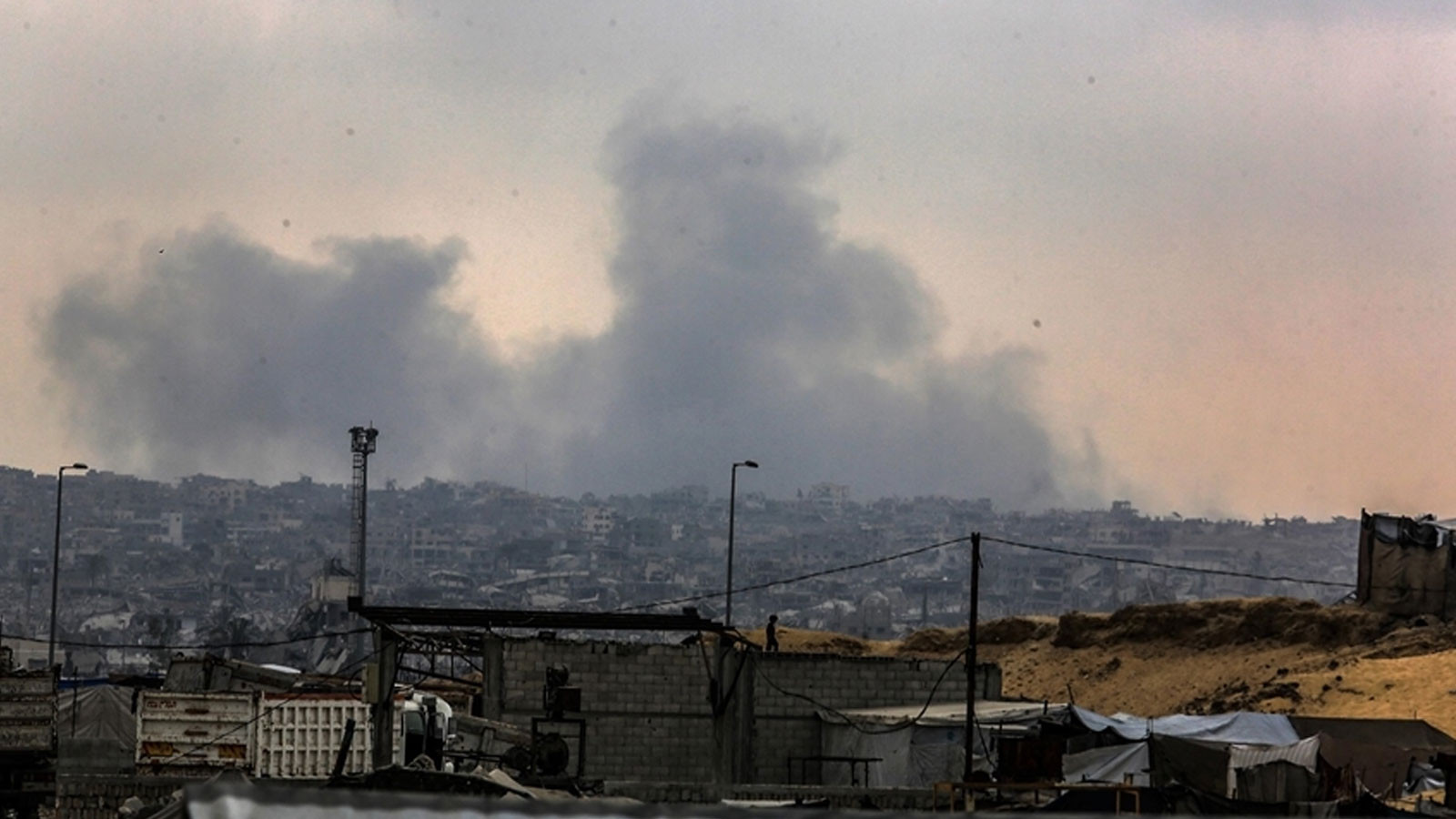 İsrail yine ateşkesi ihlal etti: Gazze'deki saldırıda biri çocuk 2 kişi hayatını kaybetti