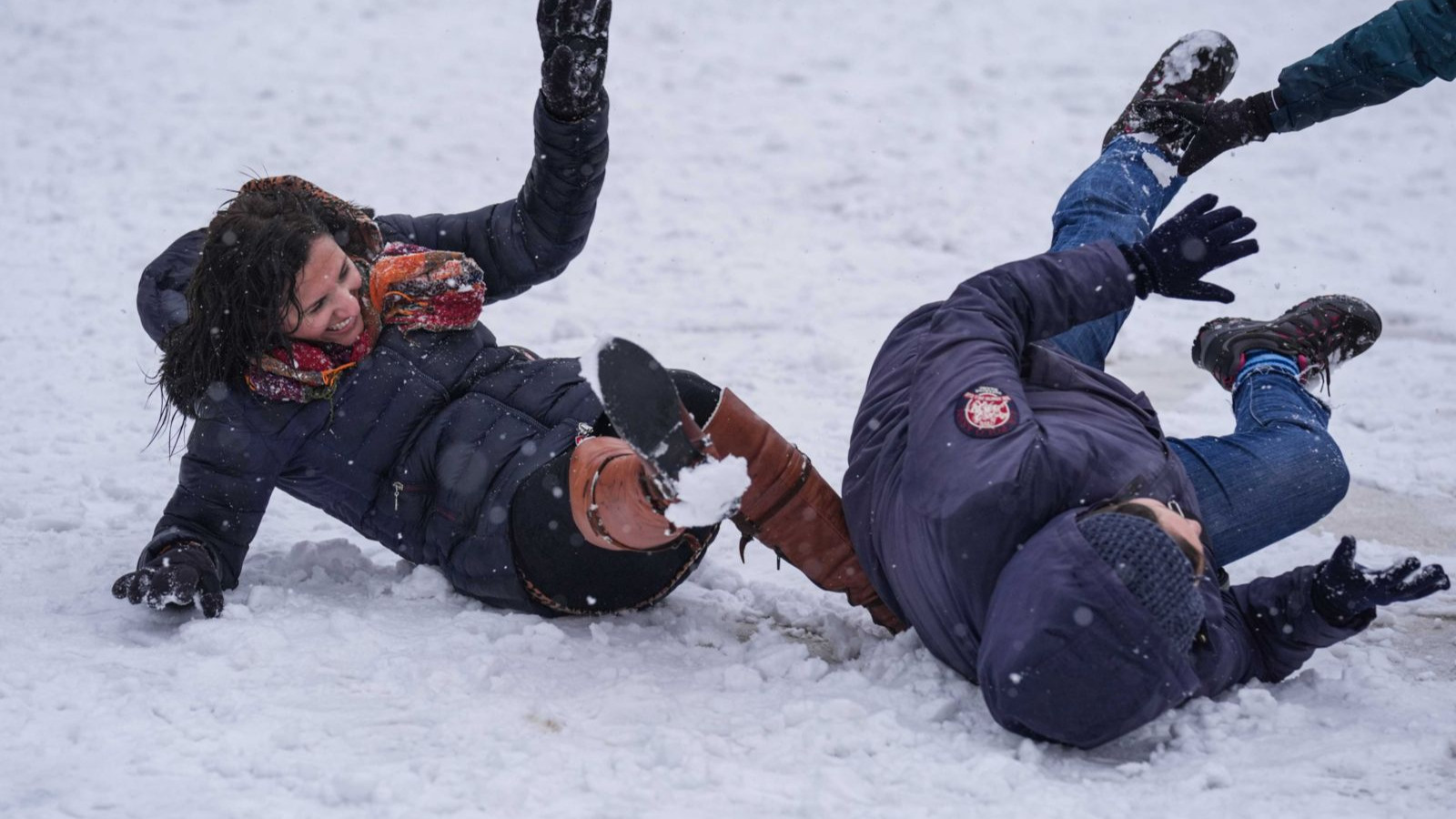 Bazı il ve ilçelerde okullar tatil edildi!