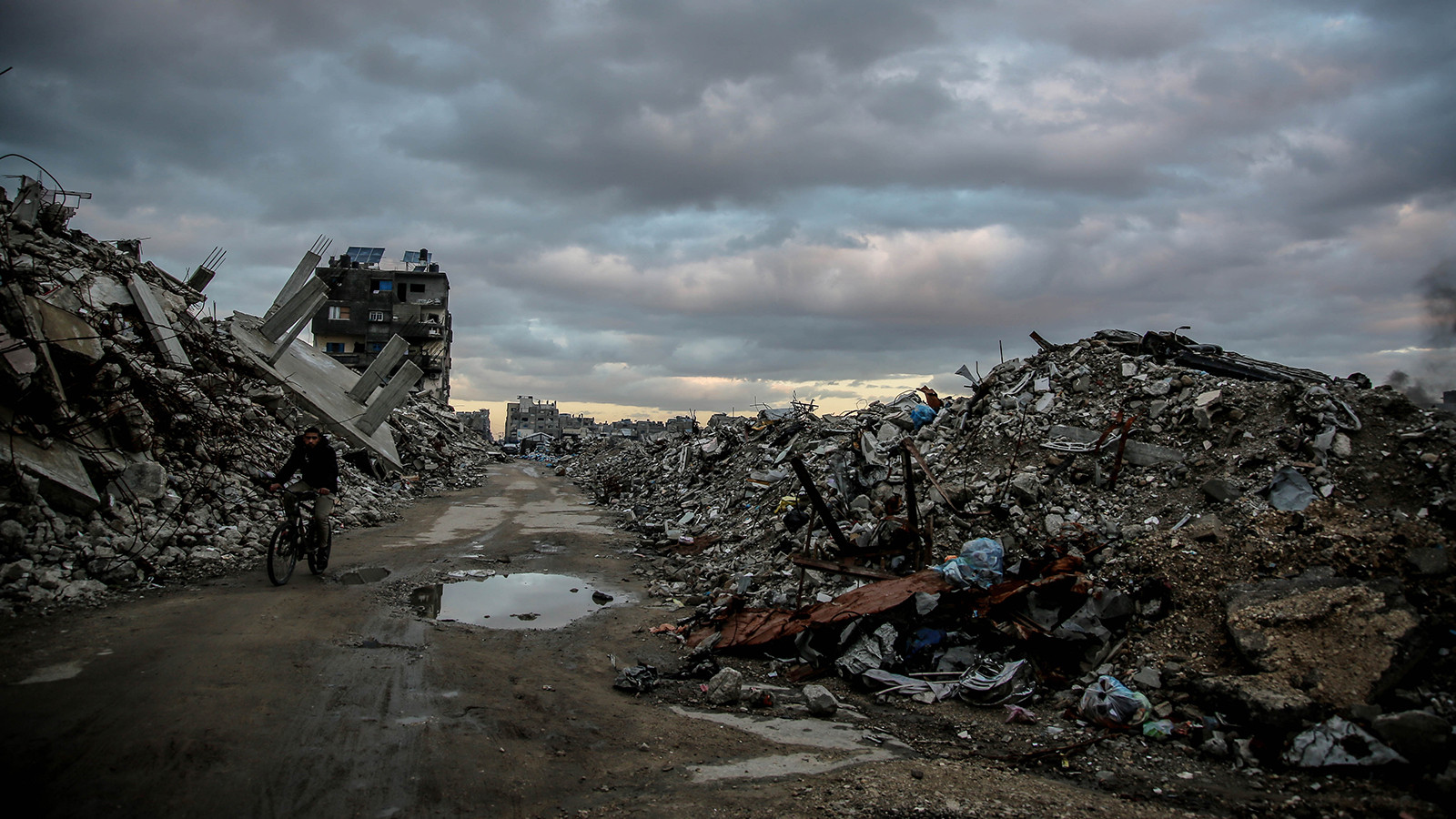 İsrail'in Gazze'ye saldırılarında can kaybı 71 bin 409'a yükseldi