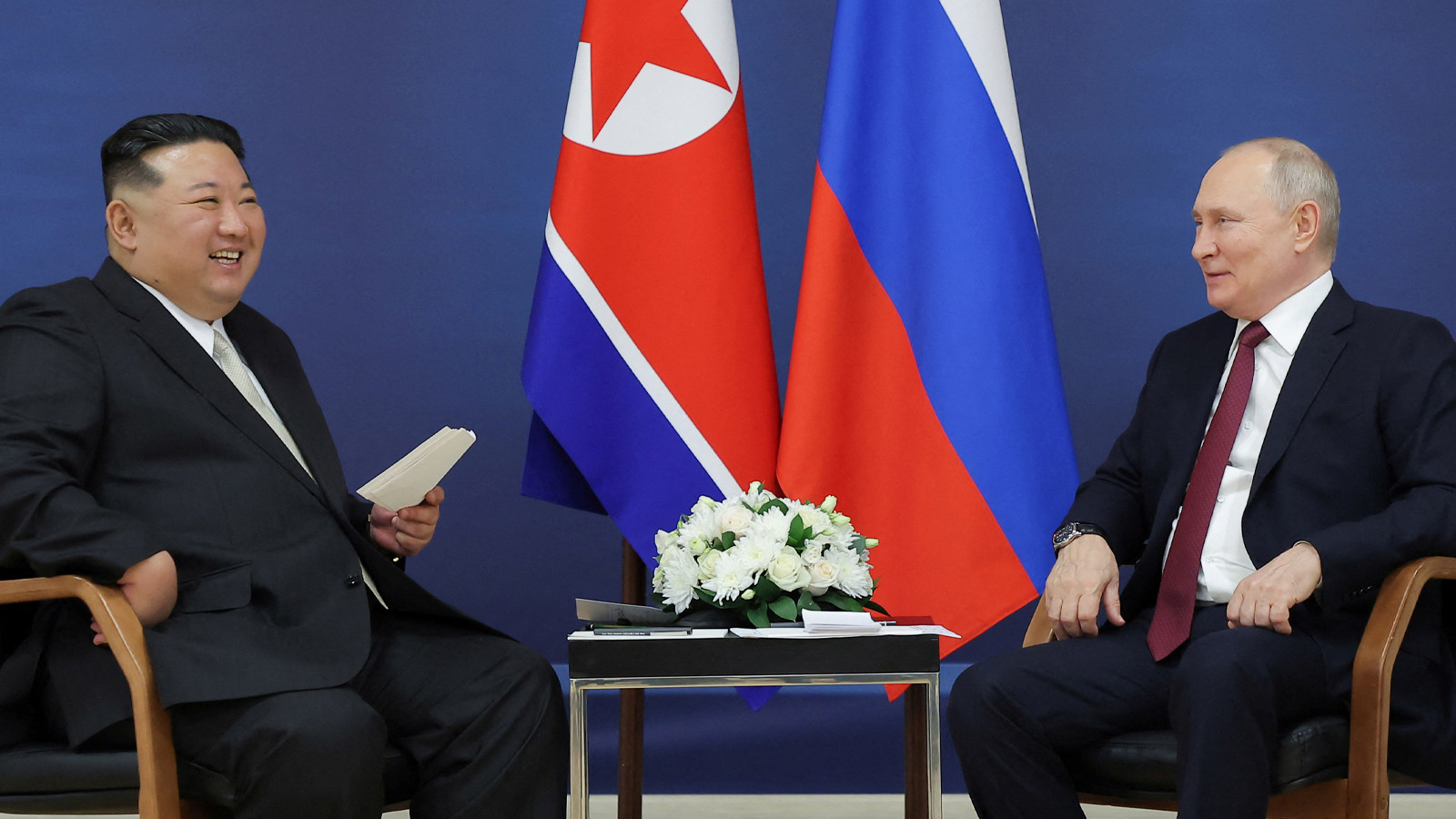 Kuzey Kore lideri Kim'den Putin'in politikalarını 'koşulsuz' destek!