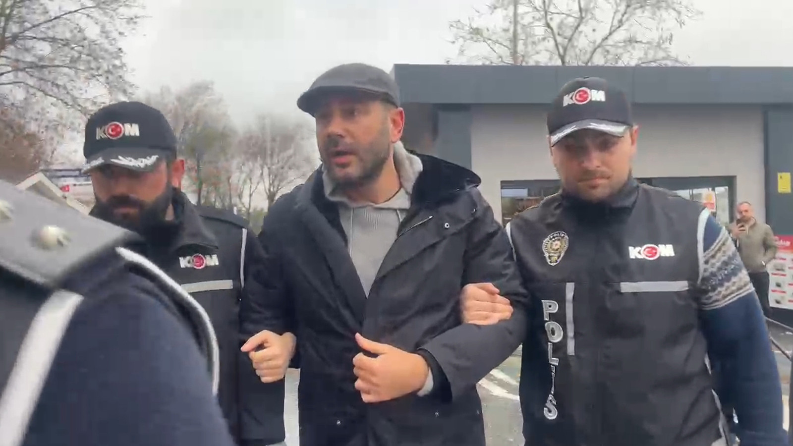 Rıza Akpolat boğazdaki kaçak yapılara ilişkin 'rüşvet istendiği' iddiasıyla tutuklamaya sevk edildi