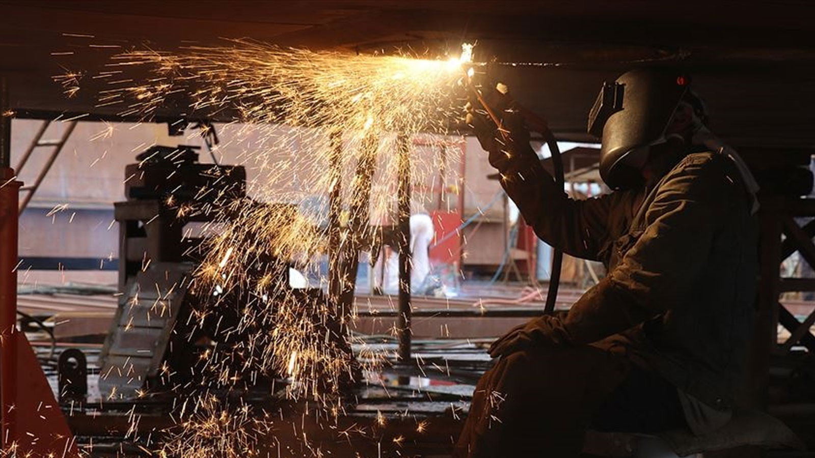 Sanayi üretimi 2 ay sonra arttı