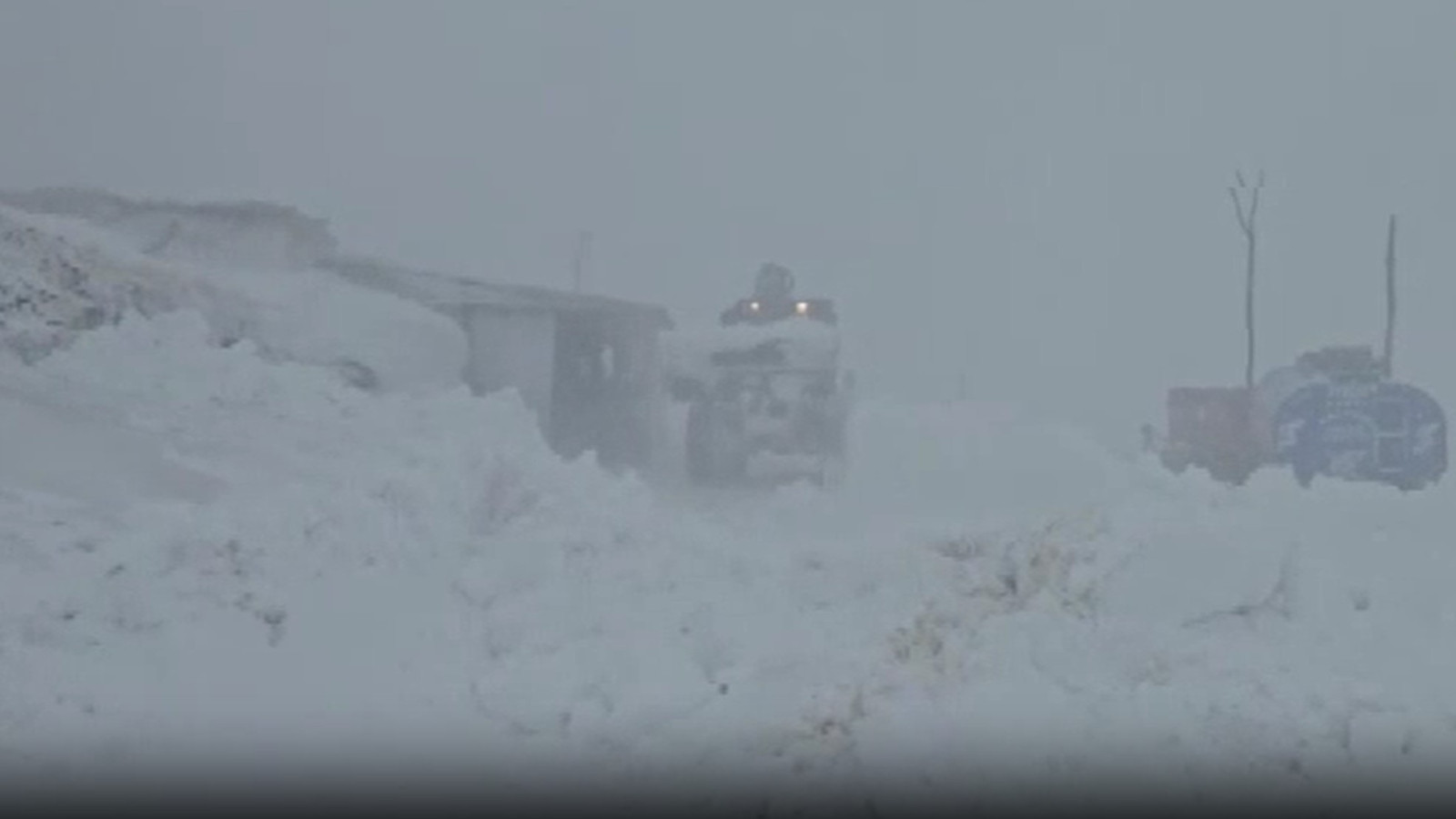 Van-Çatak kara yolu, çığ riski nedeniyle kapatıldı