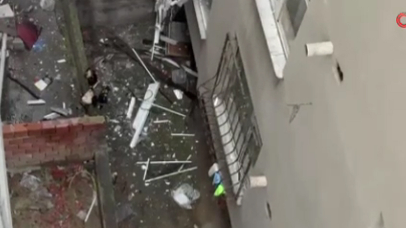 Esenyurt’ta 4 katlı binada patlama: Olay yerine ekipler sevk edildi