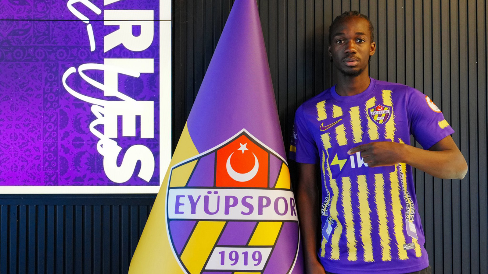 Eyüpspor, Charles-Andre Raux-Yao'yu kadrosuna kattı