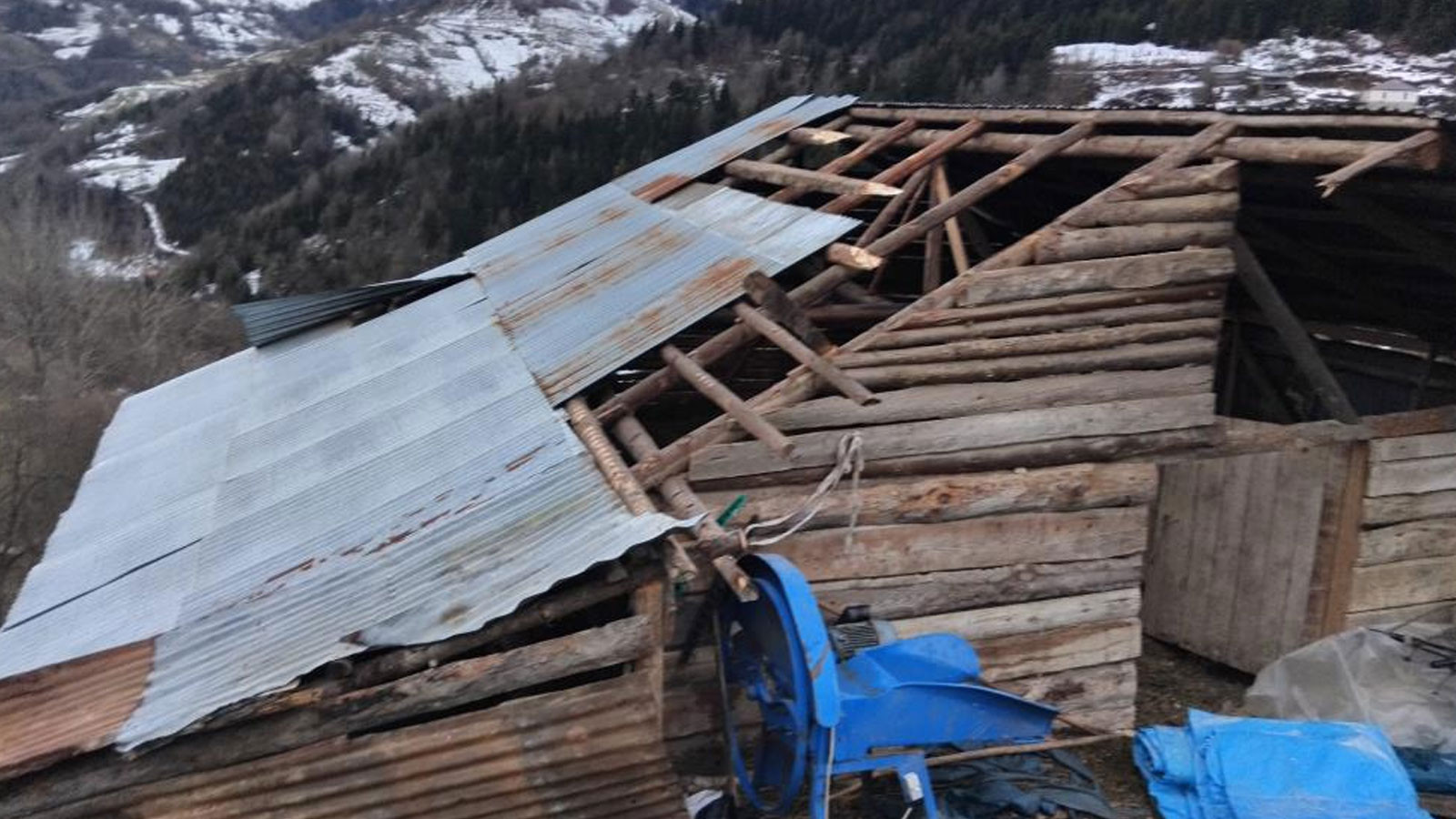 Giresun'da kuvvetli fırtına etkili oldu: Seralar ve yayla evleri hasar gördü