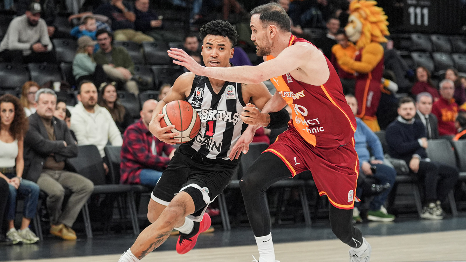 Potadaki derbide Galatasaray, Beşiktaş'ı mağlup etti