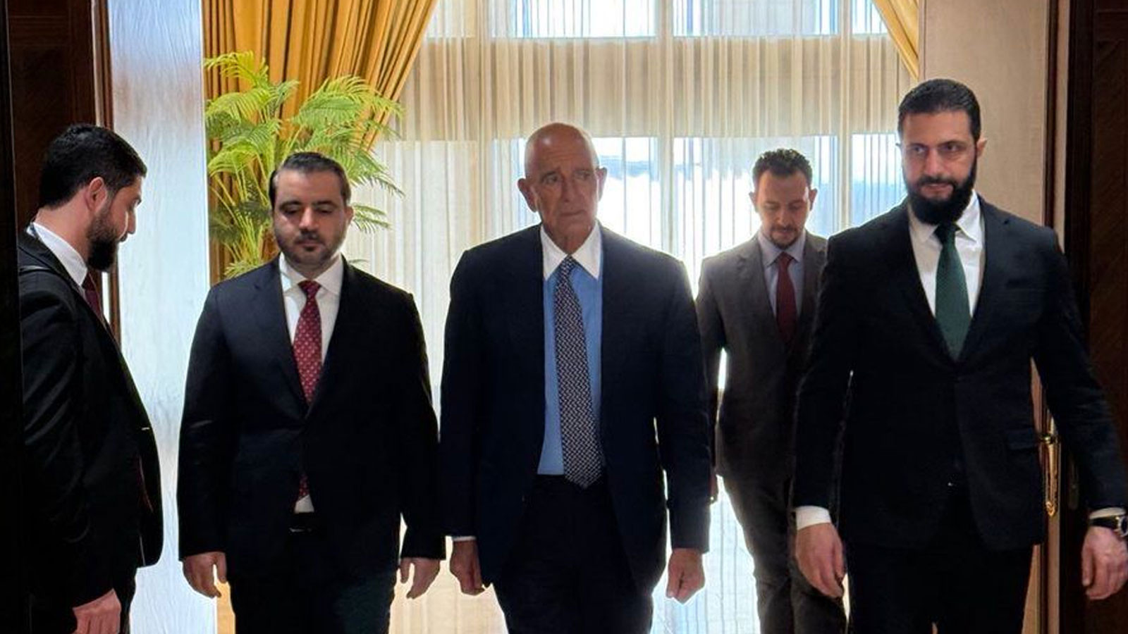 Tom Barrack, Suriye Cumhurbaşkanı Şara ve Şeybani ile görüştü