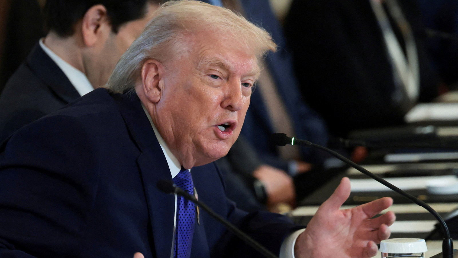 Trump'tan bir tehdit daha: İsteseler de istemeseler de bir şeyler yapacağım