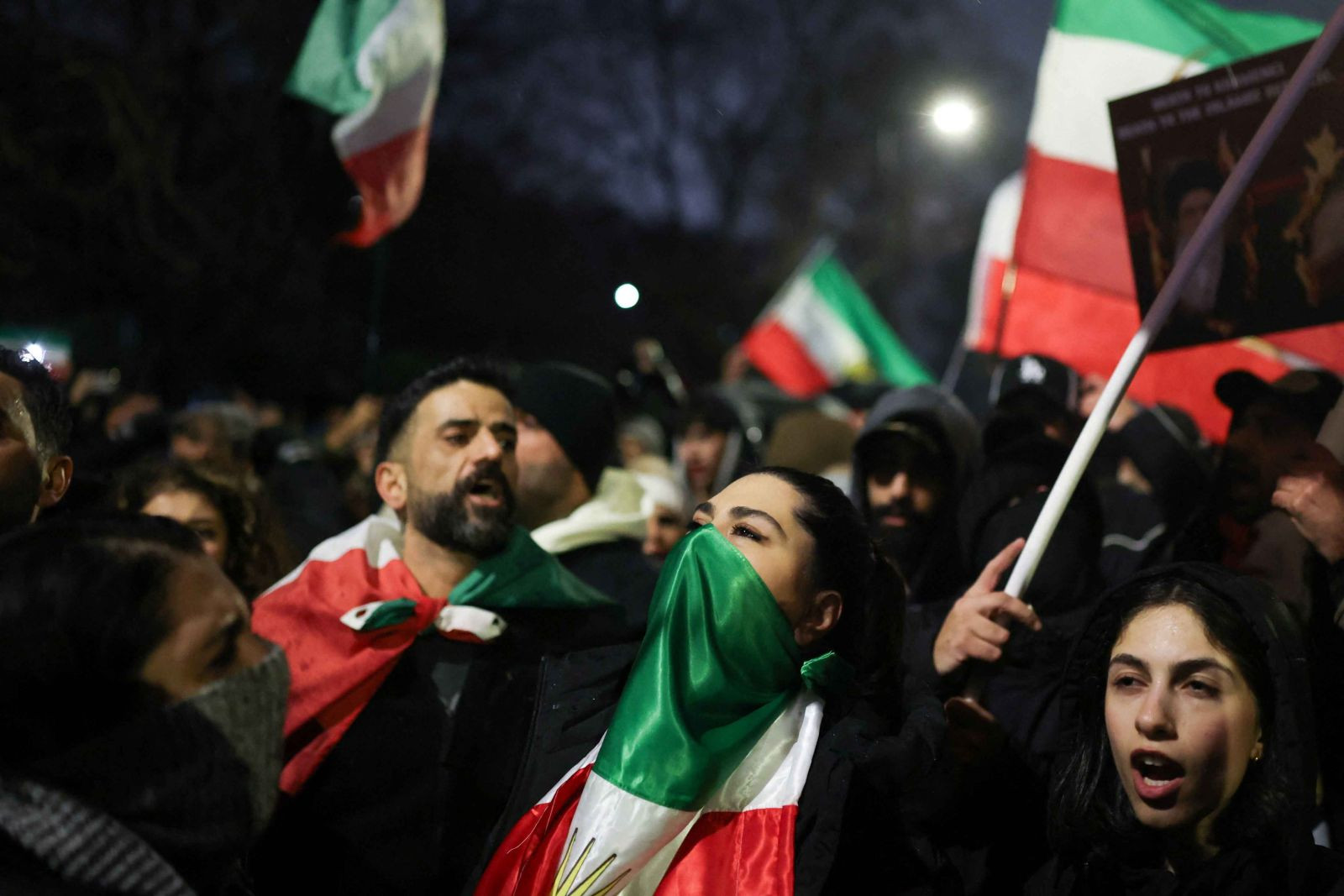 İran'daki protestolarda ölü sayısı artıyor! Pezeşkiyan: Halkı dinlemeye hazırız - Resim: 10