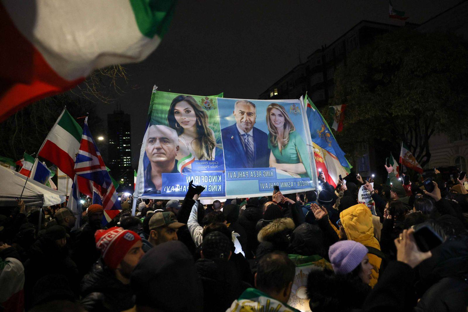 İran'daki protestolarda ölü sayısı artıyor! Pezeşkiyan: Halkı dinlemeye hazırız - Resim: 12