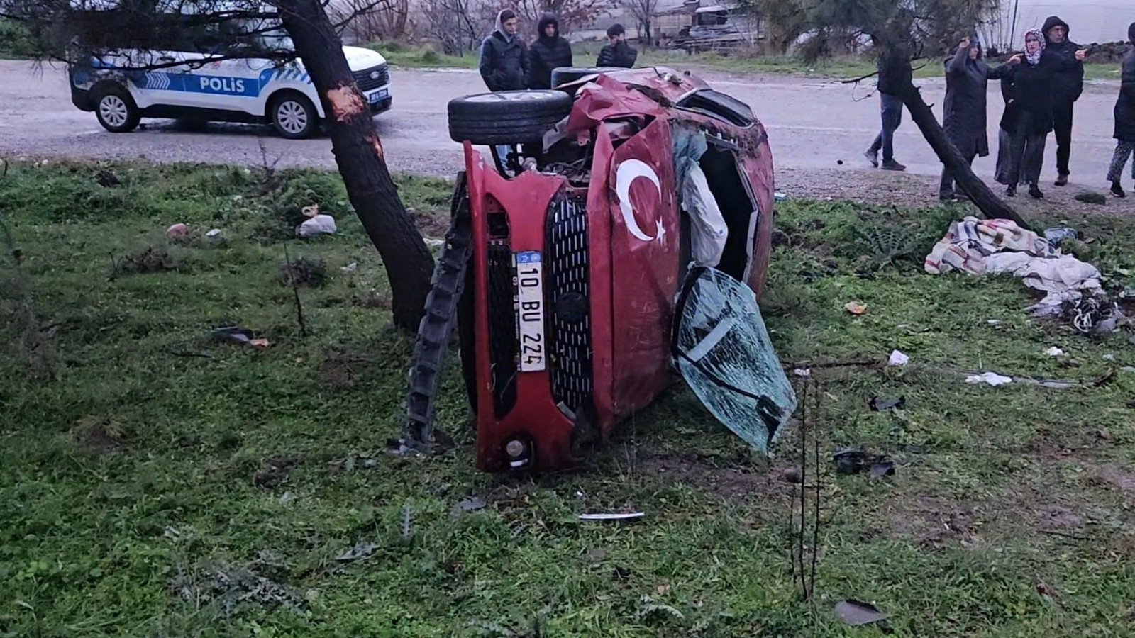 Balıkesir Çevre Yolu'nda otomobil takla attı! Yaralılar var