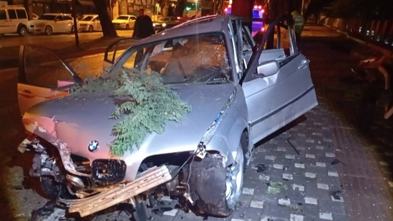 Bursa'da feci kaza: 2 kişi ağır yaralandı