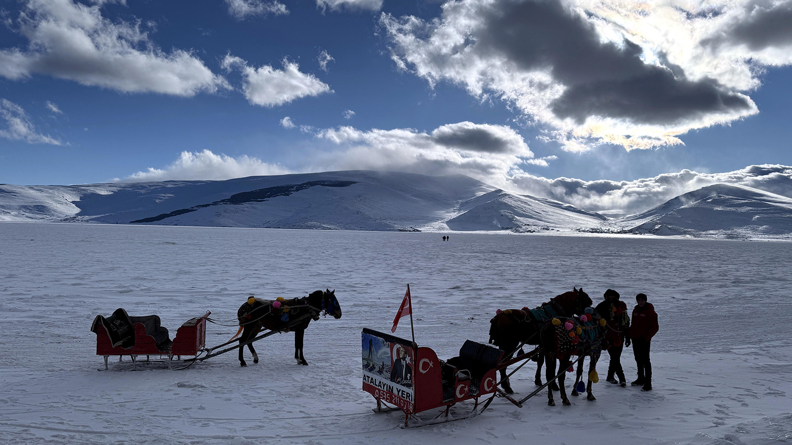 Çıldır Gölü'nde hafta sonu yoğunluğu