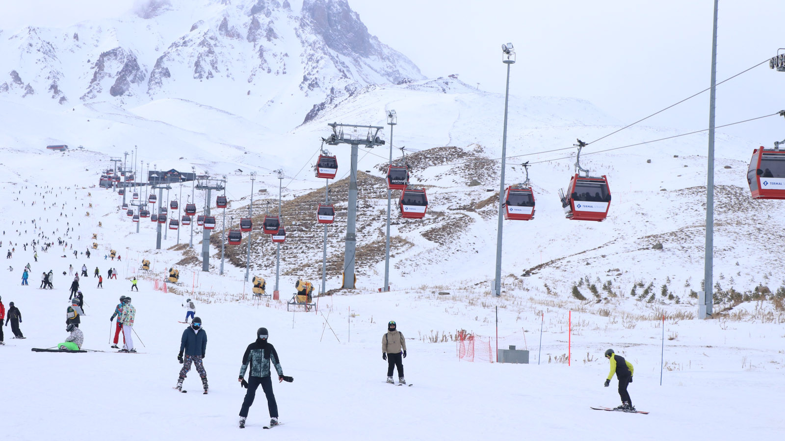 Erciyes Kayak Merkezi’nde 20 günde 550 bin ziyaretçi ağırlandı