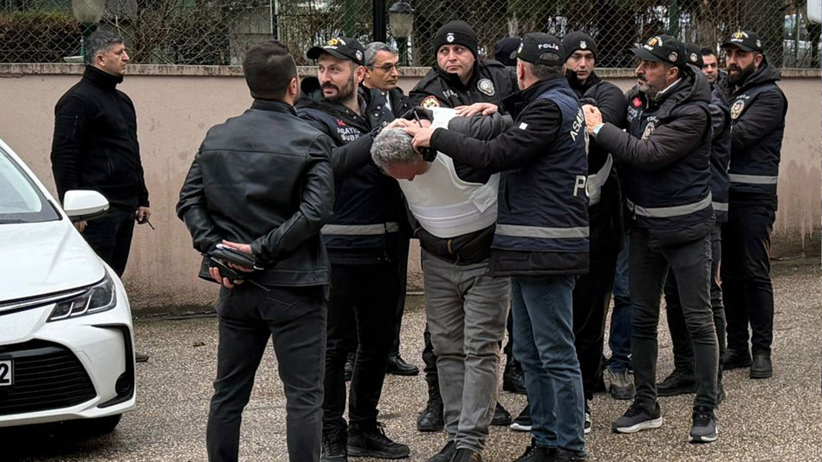 Babasını baltayla katledip cesedini kireçle gizledi: Kan donduran gerçek aylar sonra ortaya çıktı