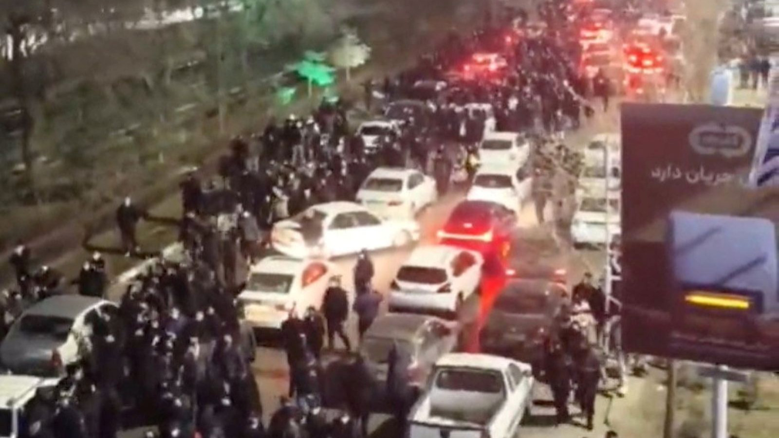 İran'da devrimin ayak sesleri