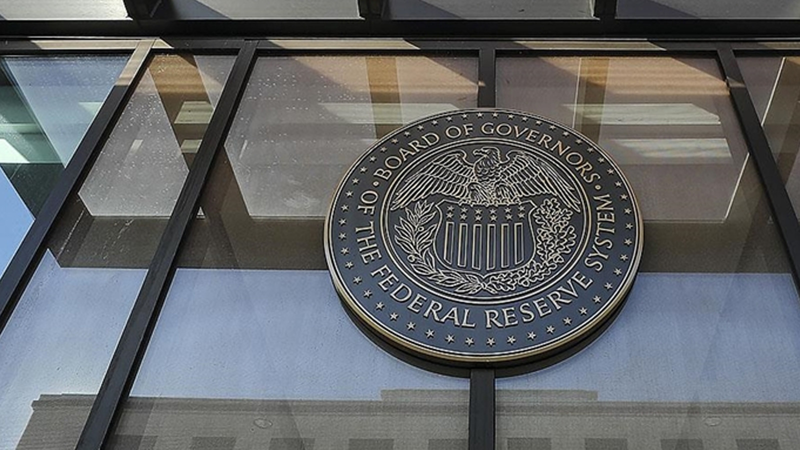 ABD'nin eski merkez bankası başkanları Fed'in bağımsızlığına vurgu yaptı