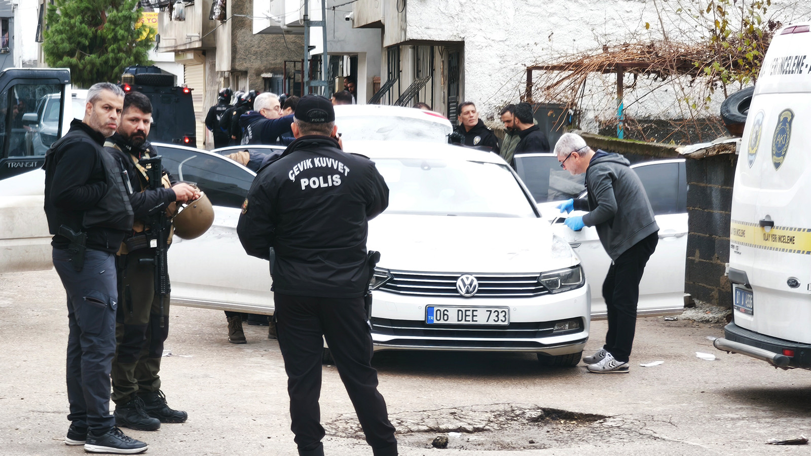 Adana'da husumetliler arasında silahlı kavga: 1 ölü, 5 yaralı