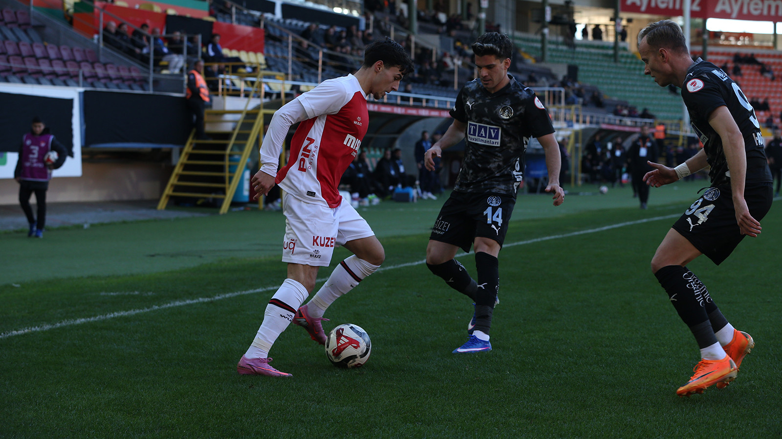 Alanyaspor ile Fatih Karagümrük'ün gol düellosunda kazanan çıkmadı