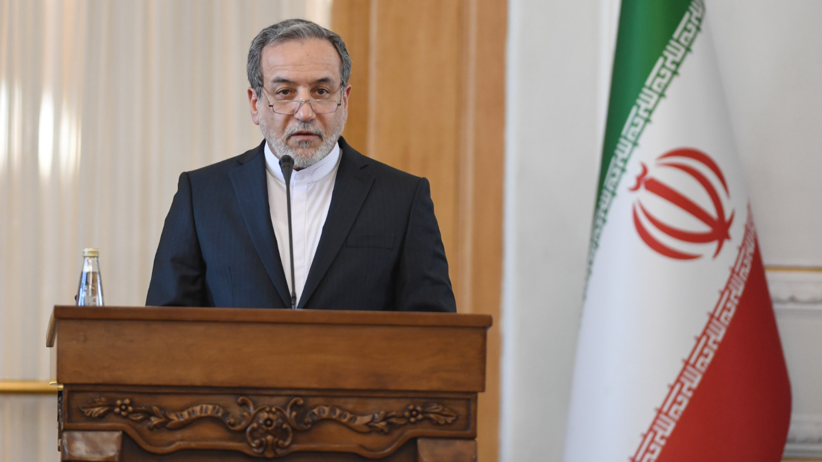 Arakçi’den İngiltere'ye İran'ın iç işlerine müdahale etmeme çağrısı