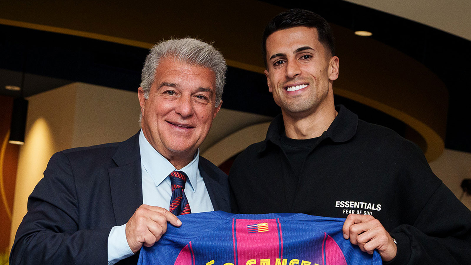 Barcelona, Joao Cancelo'yu transfer etti