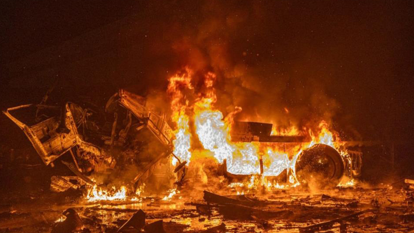 Füzeli saldırılar sabaha kadar sürdü: Ölüler ve yaralılar var