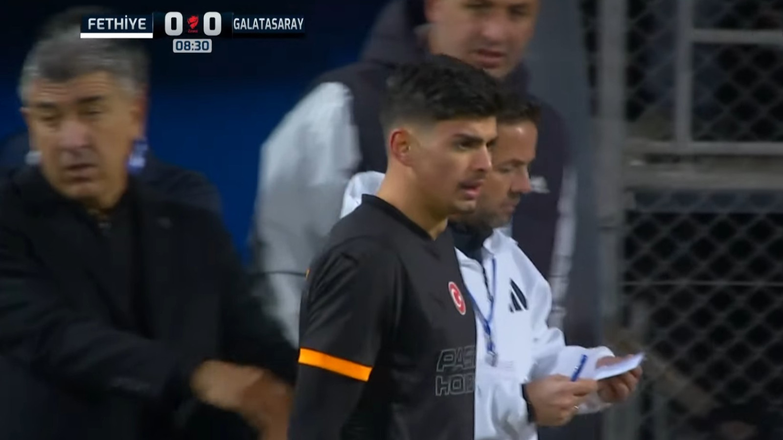 Galatasaray'da sakatlık! 9. dakikada oyundan çıktı