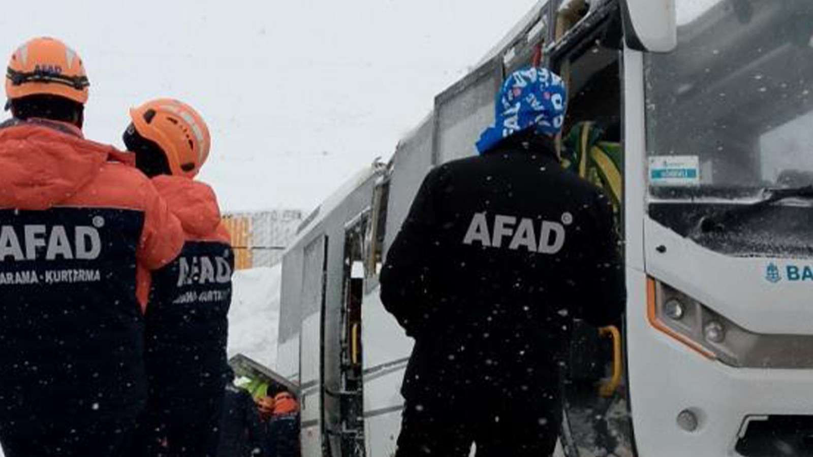 Kayseri'de cenaze taşıyan minibüs devrildi: 22 yaralı