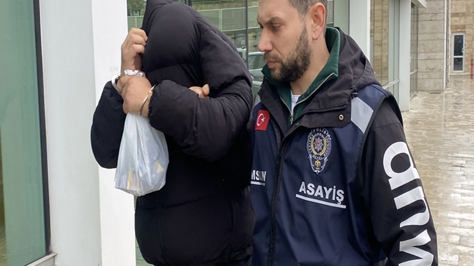 Masaj salonuna ‘fuhuş’ operasyonu!